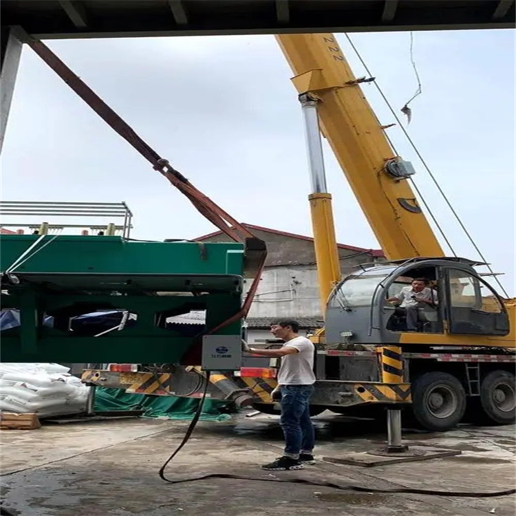 黄竹镇建筑工地吊装